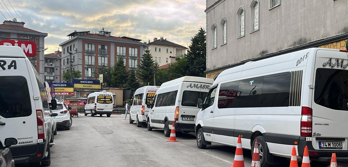 Yalı Mevkiinde Trafik Kördüğümü: Dolmuş Durakları Taşınacak mı?