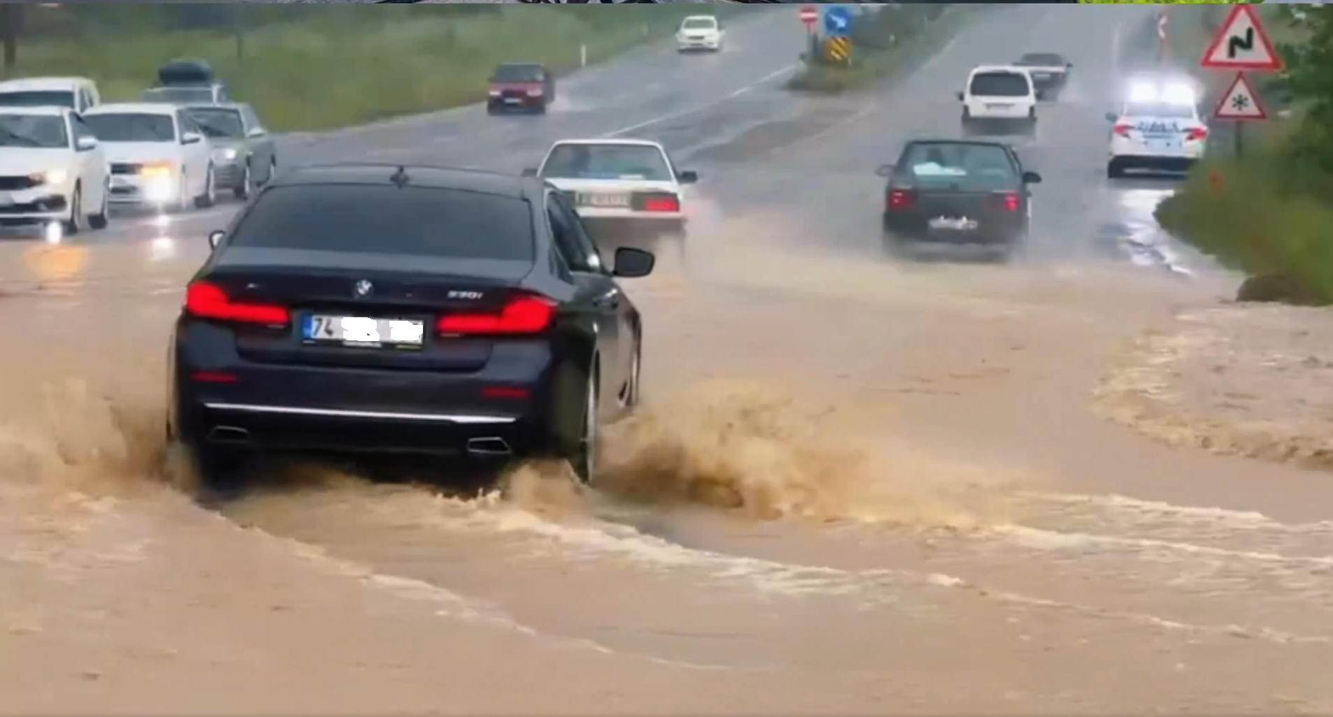 Bartın’da Sağanak Kabusu: Yollar Geçit Vermedi, 32 Kişi Kurtarıldı